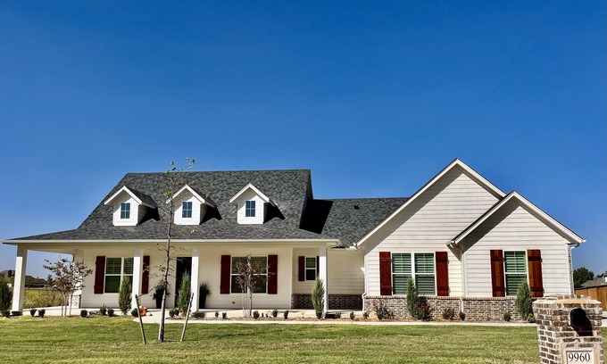Edmond House | Farmhouse retreat near Edmond and Guthrie. Downtown OKC only 40 mins away.