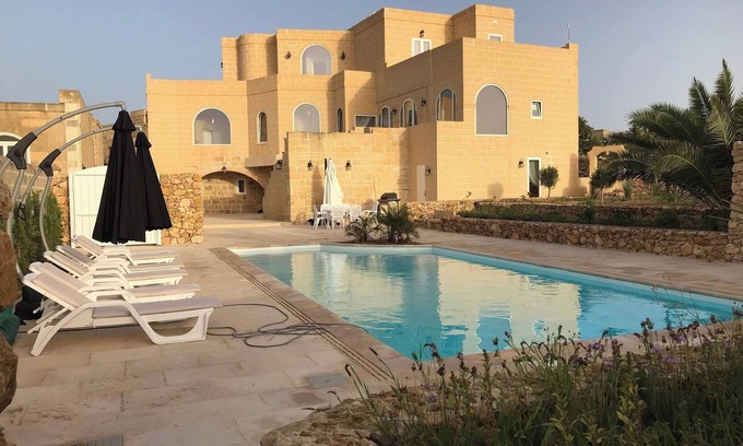 Birbuba Villa | Farmhouse Villa with large pool & garden