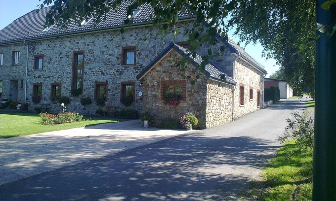 Arimont Cottage | Farmstay Retreat in Baugnez