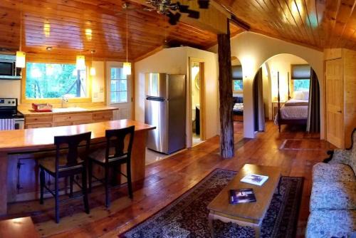 Stanardsville House | Farmview Cottage at White Lotus Eco Spa Retreat