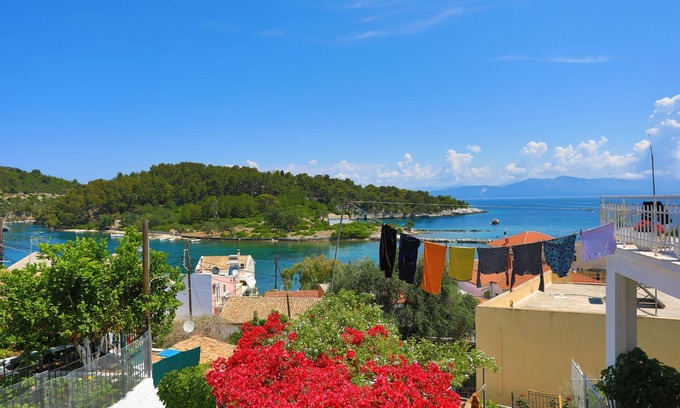 Gaios Apartment | Faros Ennea: Gaios Guest house, sea views, sleeps 2