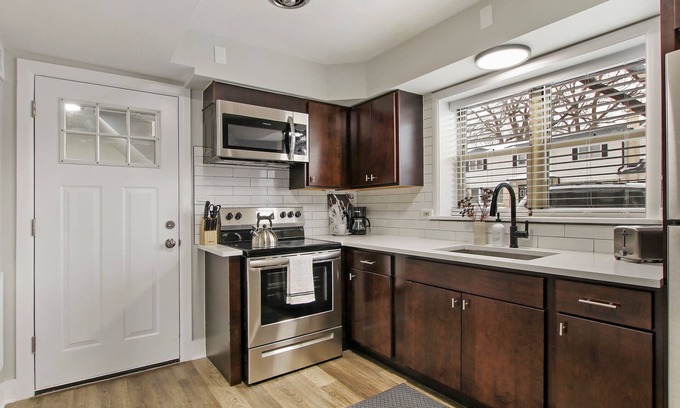 Skokie Apartment | Fascinating 1BR Apartment in Skokie