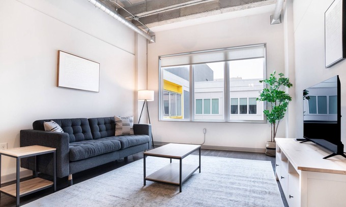 SoNo Apartment | Fascinating 2 Bed apartment located in SoNo neighborhood
