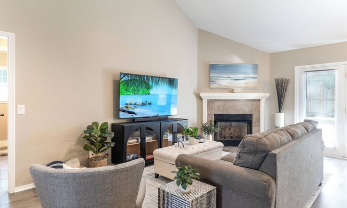 Fayetteville House | FayetteChill Casita - Modern Comfort Near the Heart of Fayetteville. NWA's Best