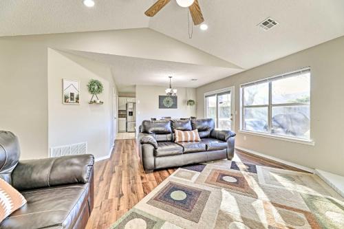 Fayetteville House | Fayetteville Home with Hot Tub about 3 Mi to U of A!
