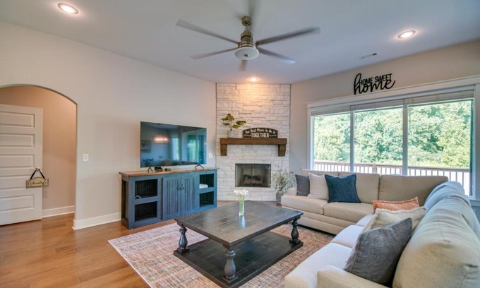 Fayetteville House | Fayetteville Vacation Rental with Deck and Shared Pool