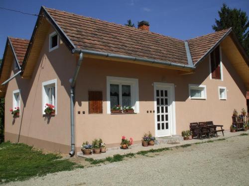 Oriszentpeter House | Fazekas Vendégház és Kemping