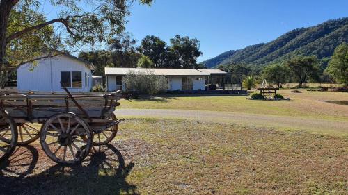 Smoko House | Feathertop Views and Barn