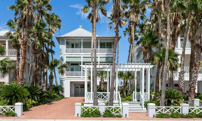 The Shores House | Featured in Coastal Living Magazine "Palm House" in Shores Division