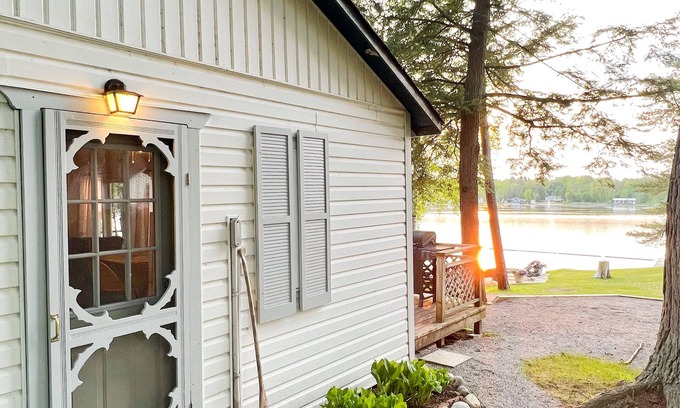Omemee Cottage | Fee's Landing Resort - Birch View Cottage- 2BDRM