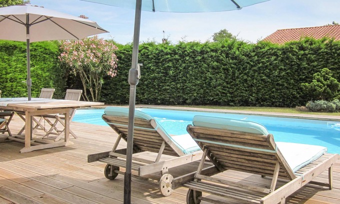 Seyresse House | Feel at home in this family vacation home with swimming pool!
