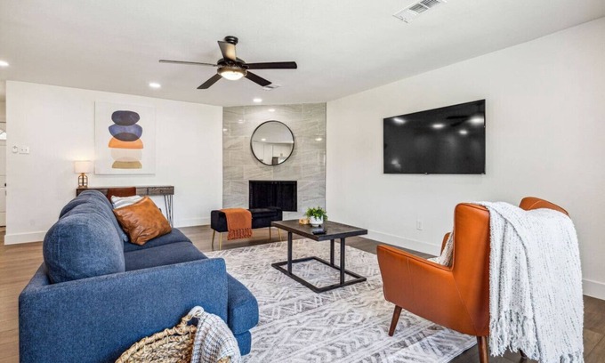 The Colony House | Feel at Home! New Renovated House By *Grandscapes*