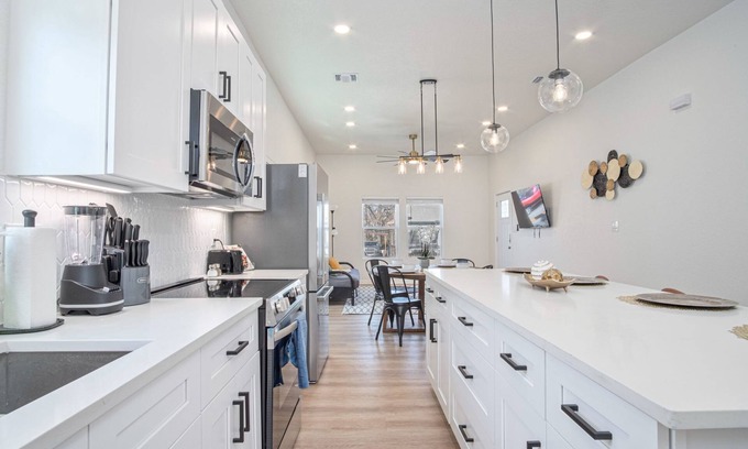 Denver Heights House | Feel Chill and Enjoy 4BR 3BA Near Fun Riverwalk