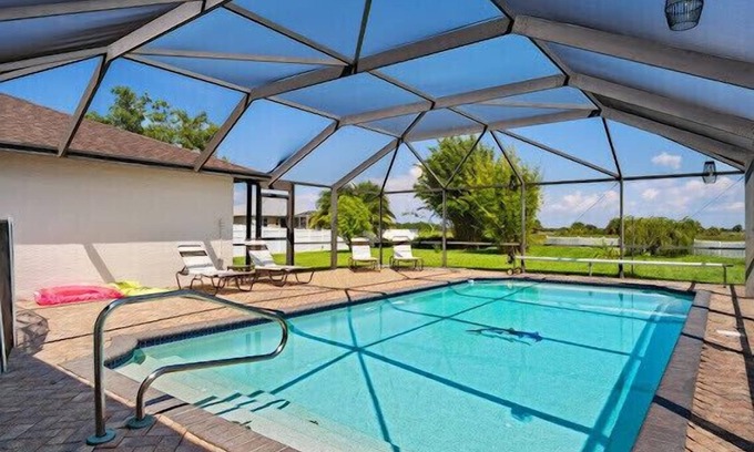 Biggar House | Feel @ Home Ft Myers | 3bd | 2bh | POOL | sleeps 8