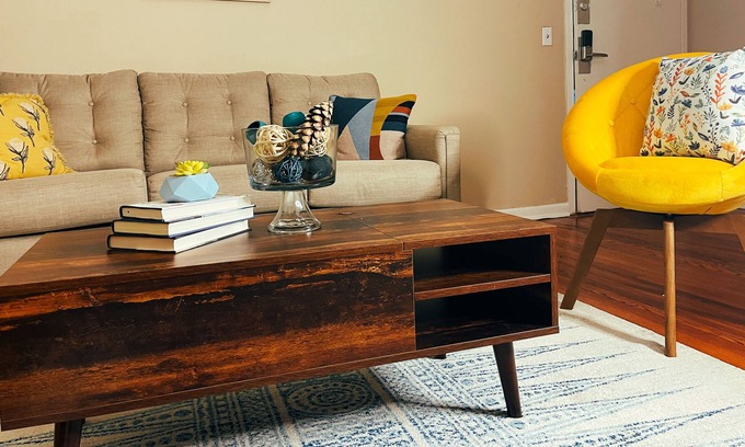 Walnut Hills Apartment | Feel mellow and relaxed with a sun kiss of yellow 🌞