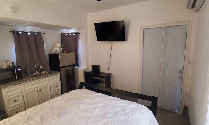 Highpoint Apartment | FeelAtHome