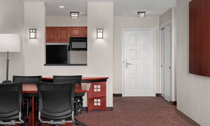 Renton Hotel | Feels Like Home! With Full Kitchen, Complimentary Airport Shuttle!