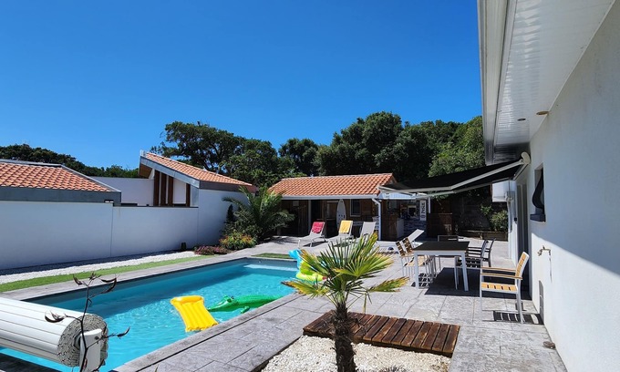Labenne-Ocean Villa | Feet in the water