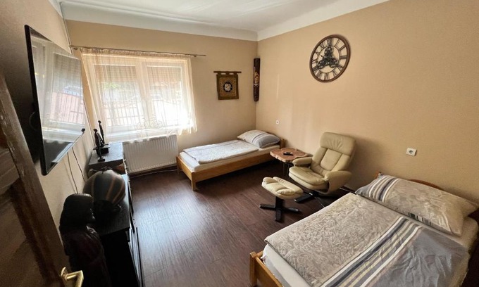 Gyal Apartment | Fehér galamb apartman
