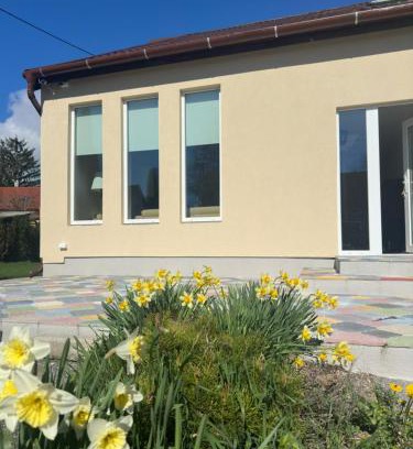 Balatonakarattya House | Feleségem Akarattya Vendégház
