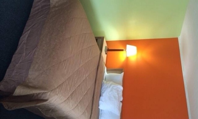 Clarence Hotel | Fels Three Crown Motel