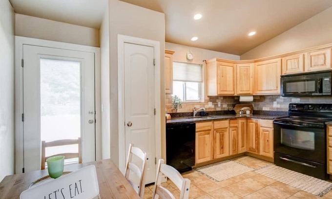 Orem House | Fenced Backyard, PickleBall Courts Close!
