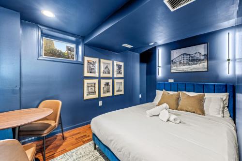 Old Town Alexandria House | - Fenced Yard - Crib - BBQ Grill & 4 Tvs Cherry Blossom Luxury Getaway -Floyd's Freedom-