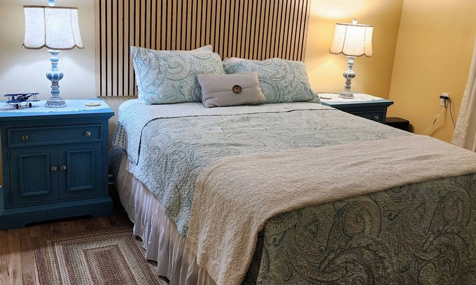 Foley House | Fenced Yard, Pets Stay Free, Great Foley Location, Near OWA and Beaches.