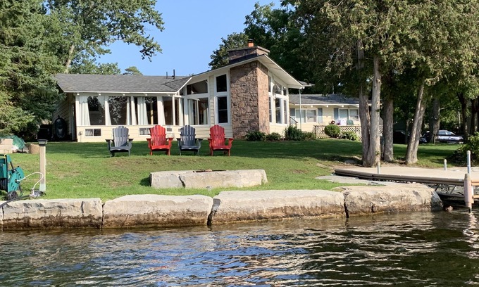 Fenelon Falls Cottage | Fenelon Falls Getaway Waterfront Cottage