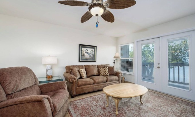 Cedar Key Condo | Fenimore Mill 4B Pool, Hot Tub, Open Gulf View!