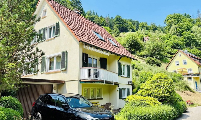 Schoenmuenzach House | Ferienhaus Oesterle - Idyllic Black Forest house by a stream with terrace & balcony