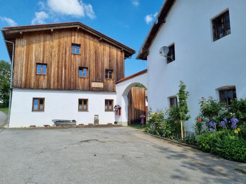 Aidenbach House | Ferienhaus Ederhof - Idyllischer Vierseithof, kinder- und hundefreundlich, Referenzen auf FeWo-direkt nachlesbar