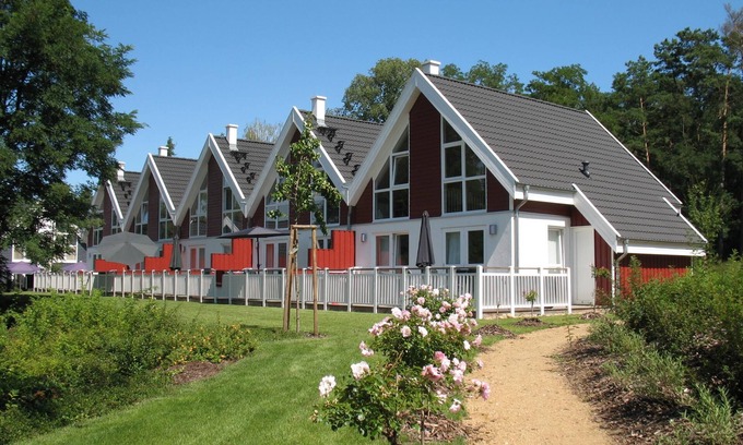 Bad Saarow House | Ferienhaus „Falster“ 88m² für 4+2 Personen im Schlosspark Bad Saarow, Sauna, Whirlpool und Kamin