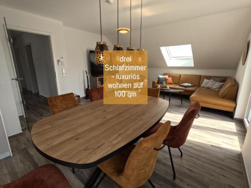 Hockelheim Apartment | Ferienhaus Höckelheim - FeWo Sternentraum - 100qm - 3 Schlafzimmer - bis 6 Gäste - Babies reisen gratis - Balkon, Garten & Grill - Klimaanlage, Raffstores & Fußbodenheizung - Smart-TV - Küche mit Induktionsherd & Spülmaschine - nahe Göttingen