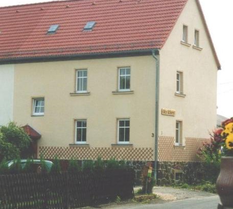 Kossern House | Ferienhaus mit Garten, Weinlaube und Aussenpool