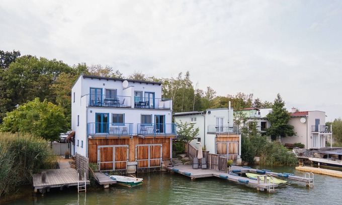Kahnsdorf House | Ferienhaus Seepferdchen IM Hainer See with boat, private dock, water plot ****