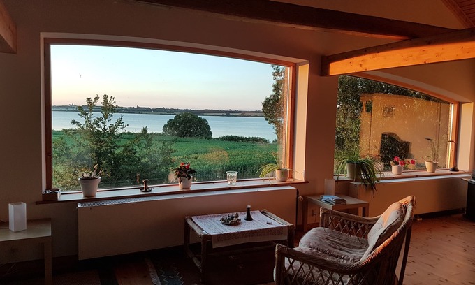 Kegnæshøj Apartment | Ferienhof KRONBORG: Spacious apartment with panoramic views of the water