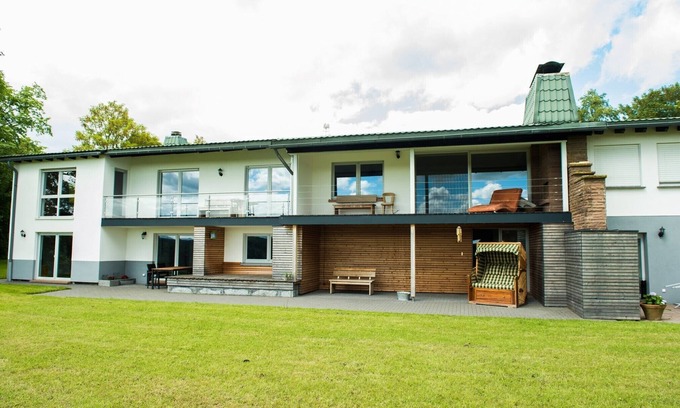 Stadtkyll Apartment | Ferienhof - Weites - Land, large apartment with terrace, garden and children's playground