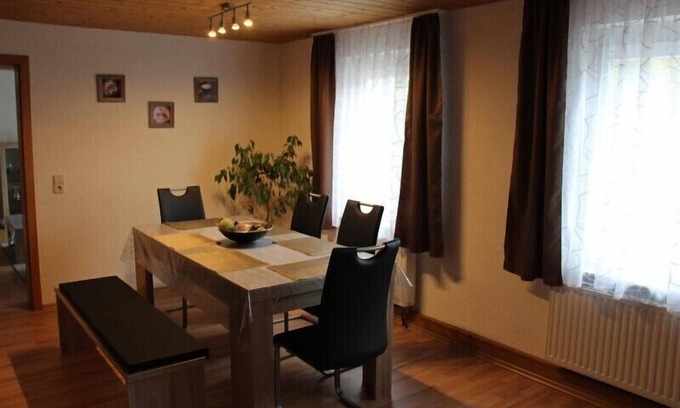 Offenhausen Apartment | Ferienwohnung 110qm, 3 Schlafzimmer, max. 6 Personen