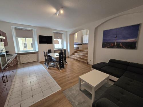 Zittau Apartment | FERIENWOHNUNG 77m2 APARTMENT 2 RAUM WOHNUNG im ZITTAUER STADTZENTRUM INNENSTADT INNENRING TOP LAGE MARKT UND RATHAUS NÄHE
