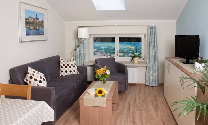 Aufham Apartment | Ferienwohnung 9 "Höglwörther See", Nichtraucher, 2 Schlafzimmer, Sat-TV, 4 Sterne, max. 6 Personen