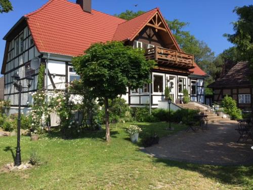Nuchel Apartment | Ferienwohnung Adolfshof OG