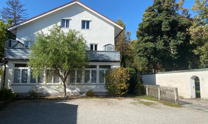 Bad Toelz Apartment | Ferienwohnung Am Franziskanergarten