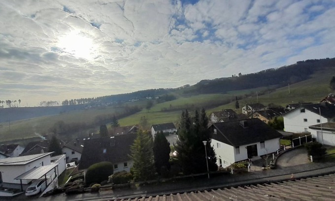 Hausen Apartment | Ferienwohnung am Sonnenhang: Dachgeschoss - Ferienwohnungen am Sonnenhang