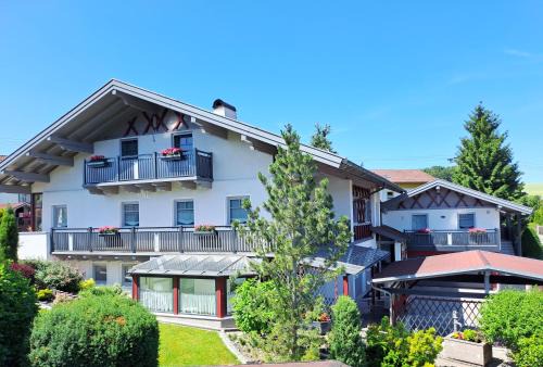 Hirschbach Apartment | Ferienwohnung & App. Rosemarie
