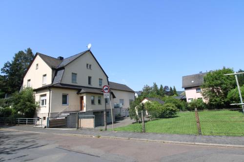 Idar-Oberstein Apartment | Ferienwohnung Aquamarin