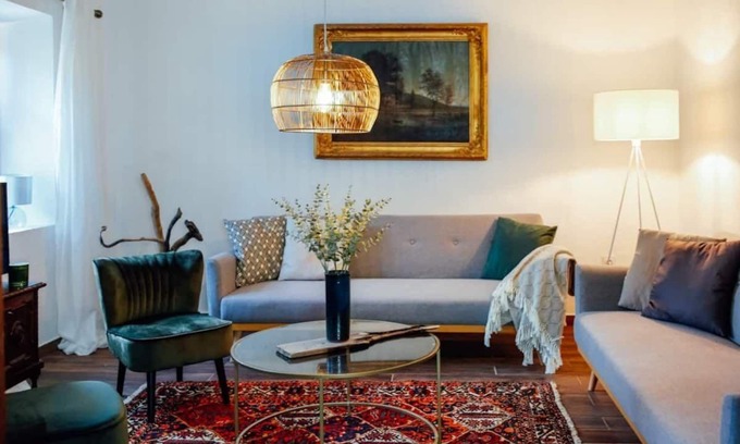 Bad Aussee Apartment | Ferienwohnung Beletage - Salzherrenhof Bad Aussee - Neueröffnung - Netflix - W-Lan