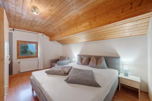 Vollan Apartment | Ferienwohnung Bergblick-schlosshof