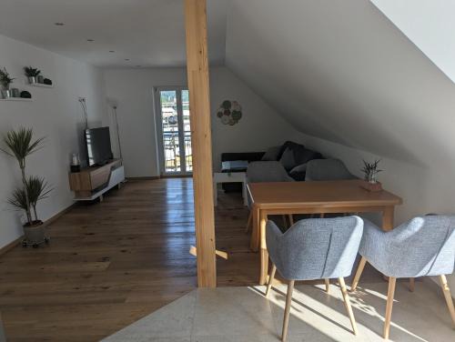 Riedenburg Apartment | Ferienwohnung Blick Schloss Prunn