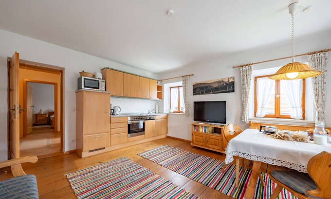 Samerberg Apartment | Ferienwohnung D Guat Kammer 50 qm, 1 Schlafzimmer, Wohnschlafraum, bis 4 Personen